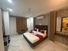 Sunny Retreat - Near Krishna Nagar Metro Station